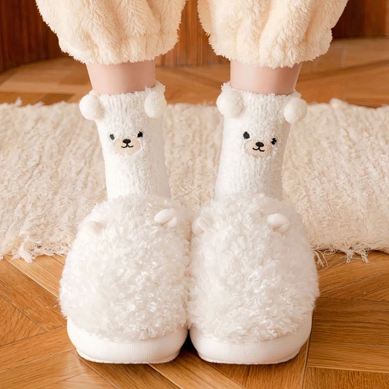 Chaussettes pelucheuses petit ourson